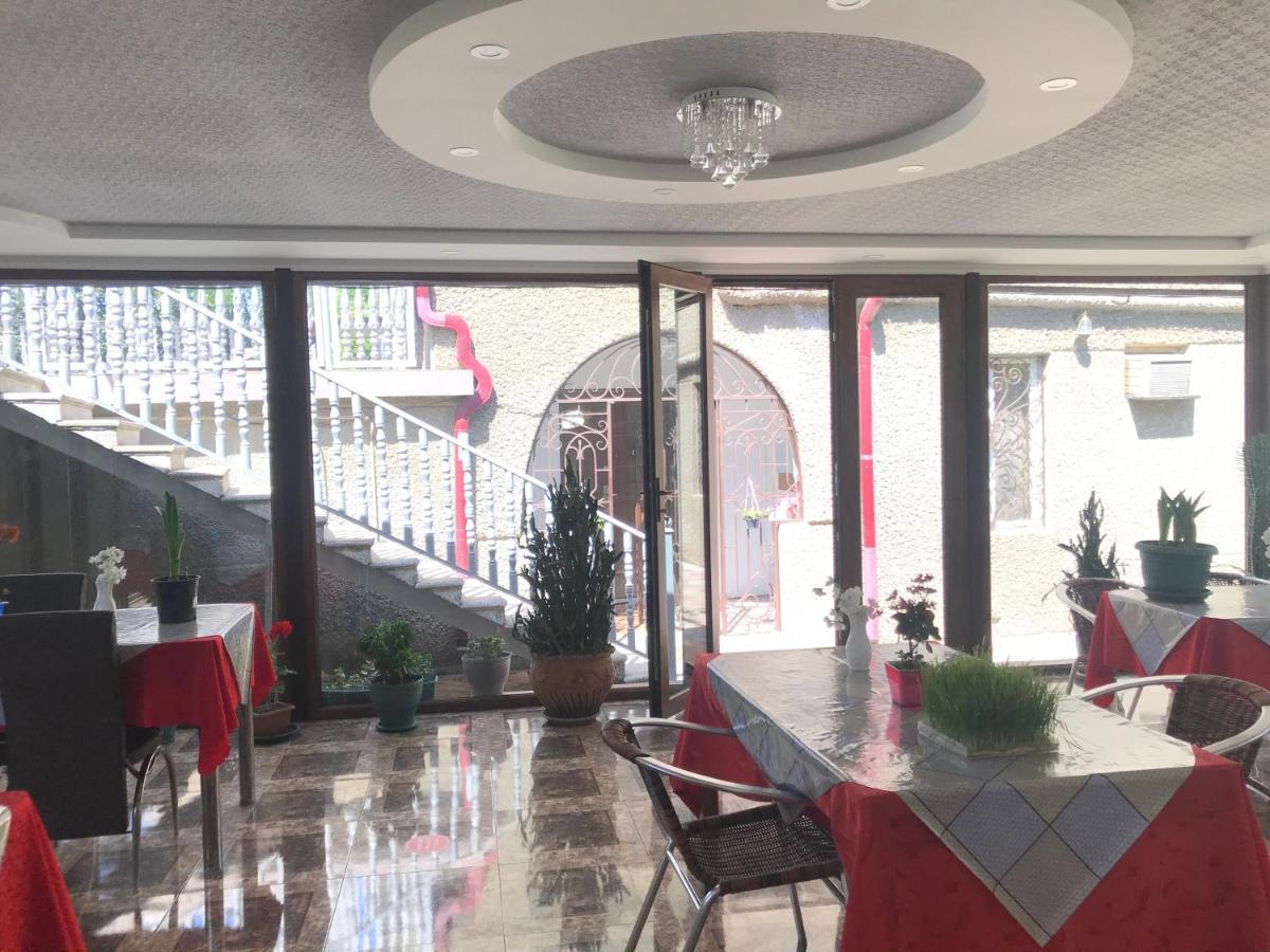 Hotel Oniks Kutaisi Luaran gambar