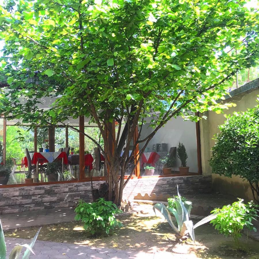 Hotel Oniks Kutaisi Luaran gambar