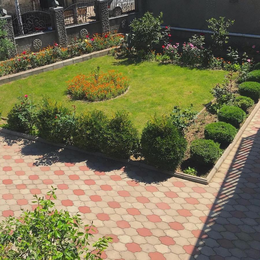 Hotel Oniks Kutaisi Luaran gambar