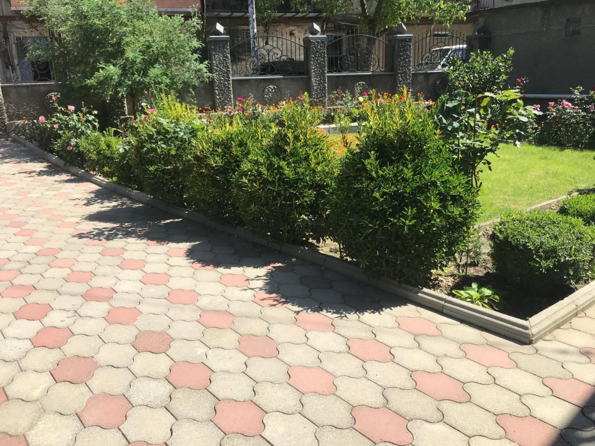Hotel Oniks Kutaisi Luaran gambar