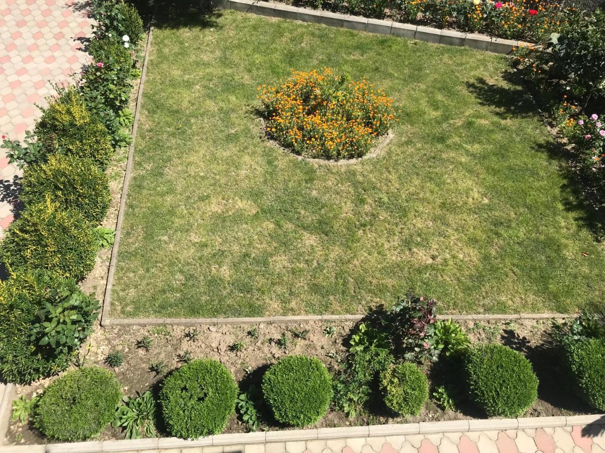 Hotel Oniks Kutaisi Luaran gambar