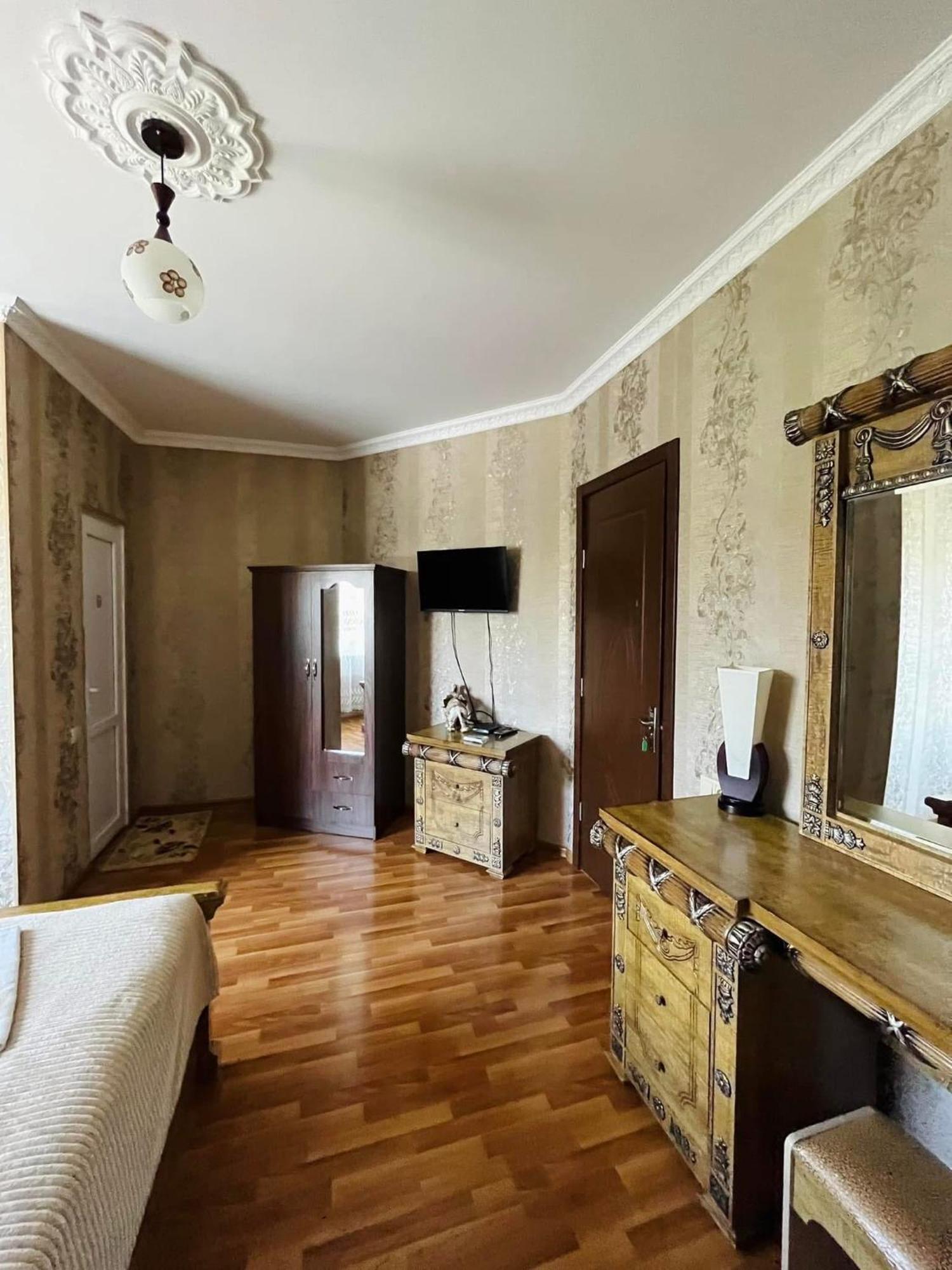 Hotel Oniks Kutaisi Luaran gambar