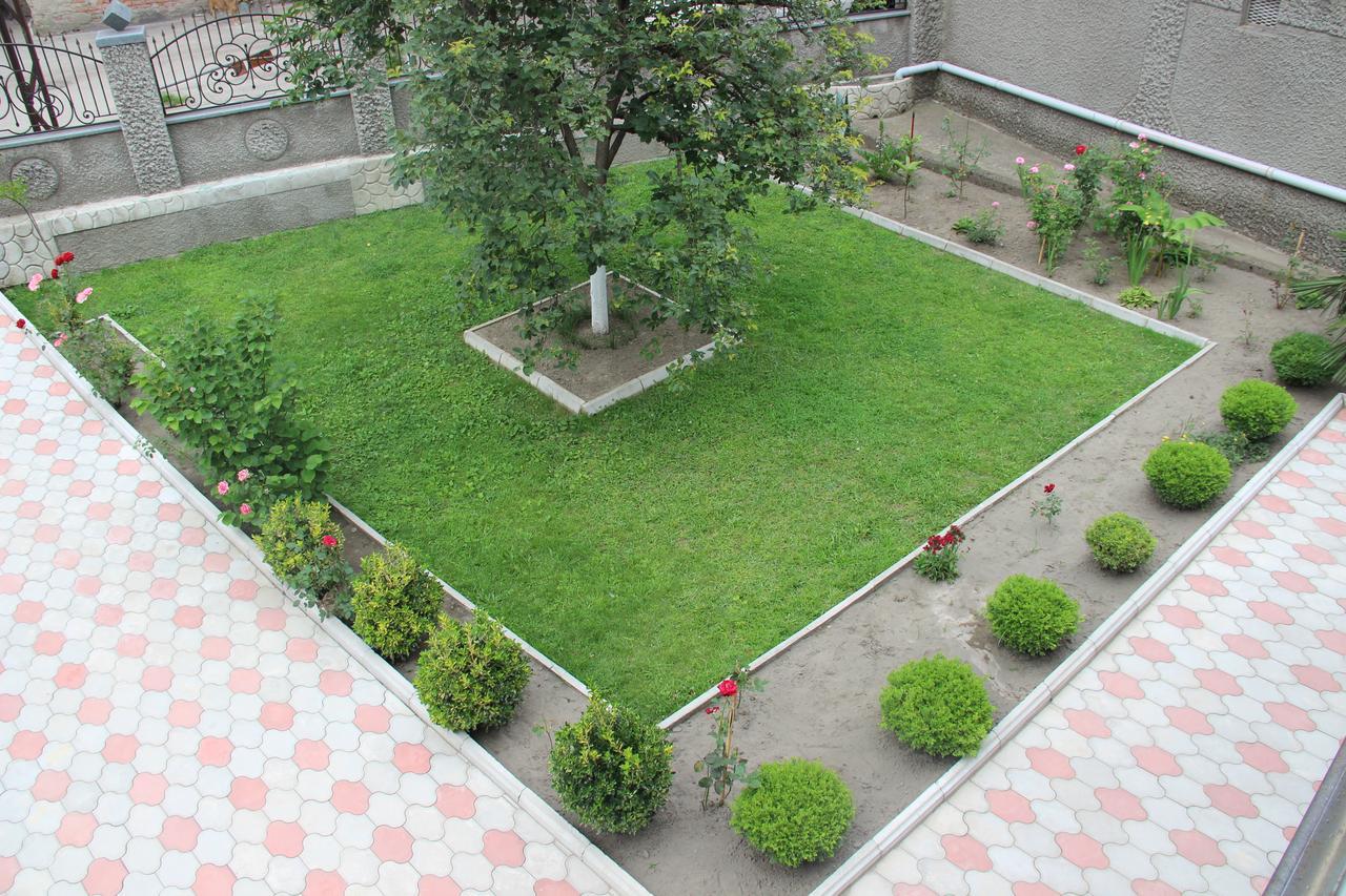 Hotel Oniks Kutaisi Luaran gambar