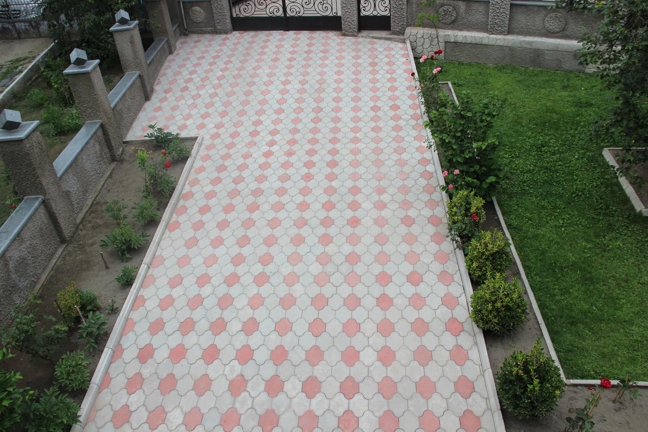 Hotel Oniks Kutaisi Luaran gambar