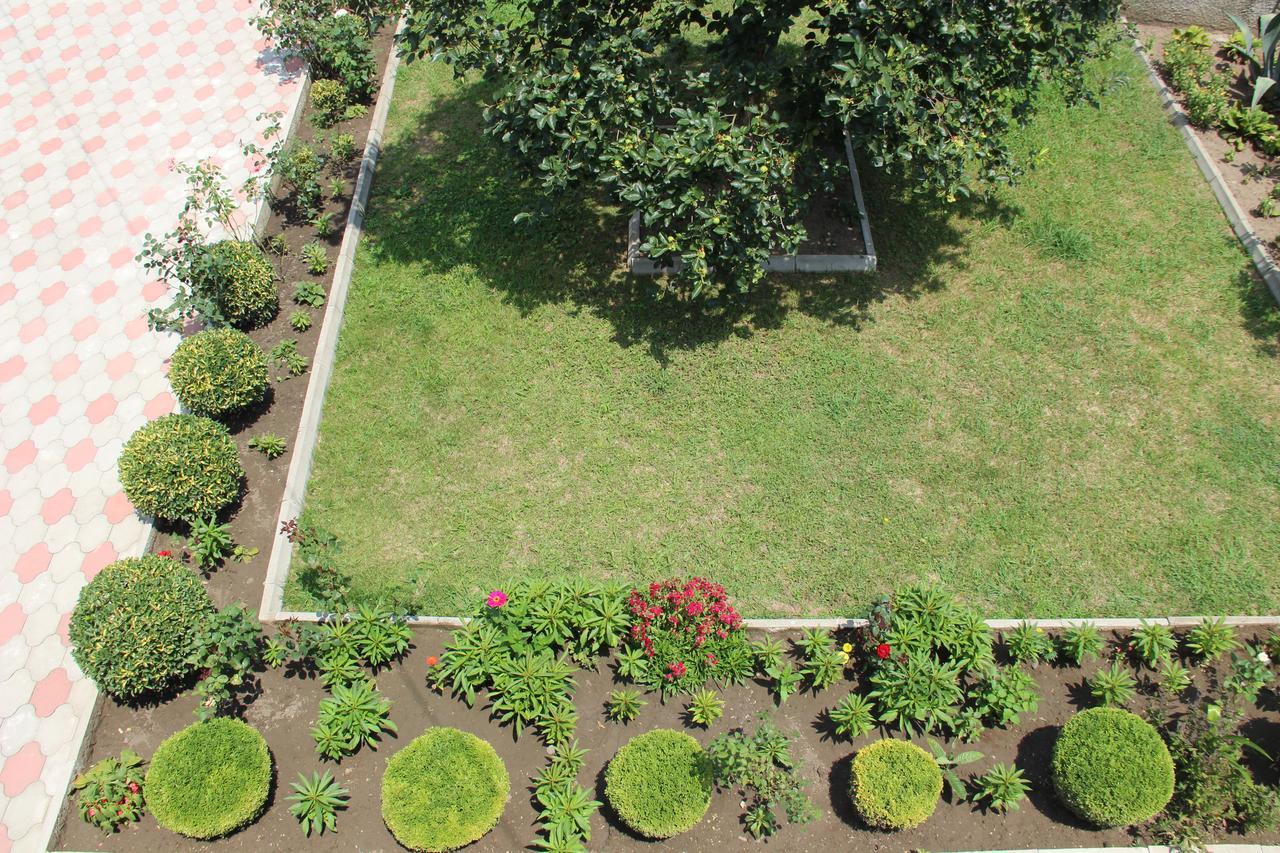 Hotel Oniks Kutaisi Luaran gambar